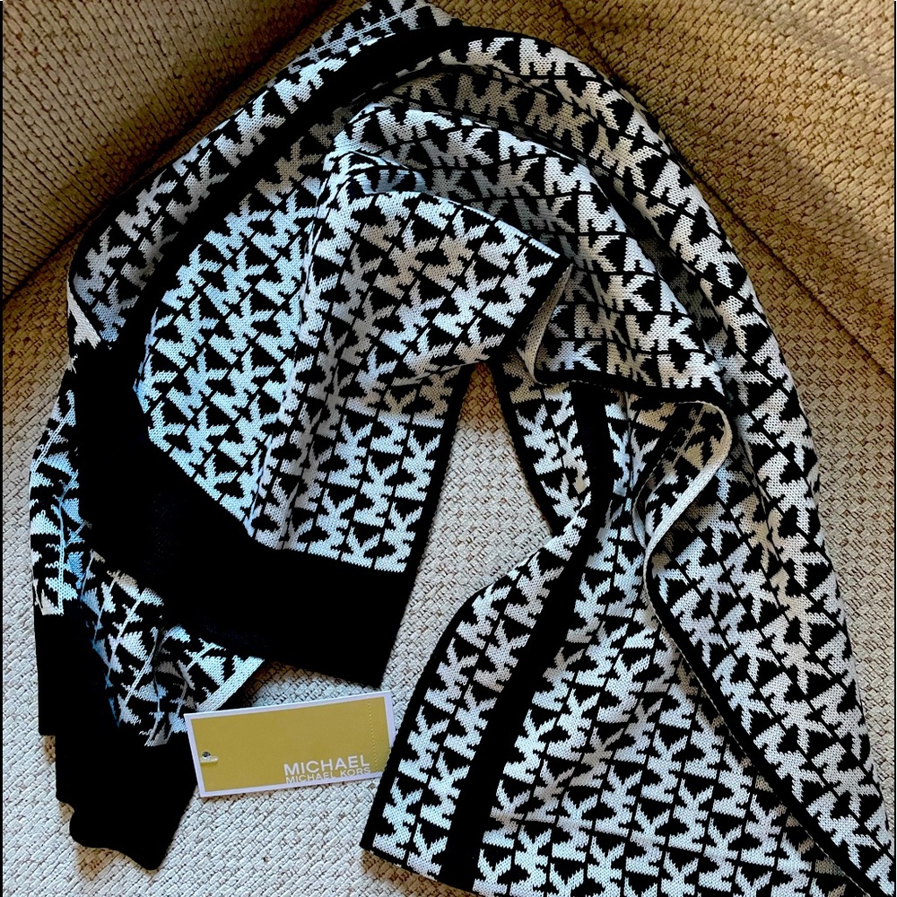 Michael Kors Scarf 🖤